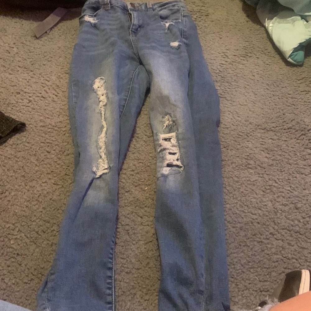 Ripped skinny jeans